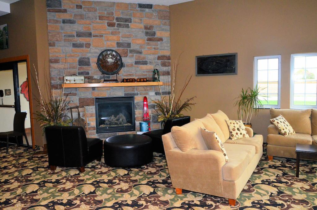 Cobblestone Inn & Suites - Lake View Eksteriør billede